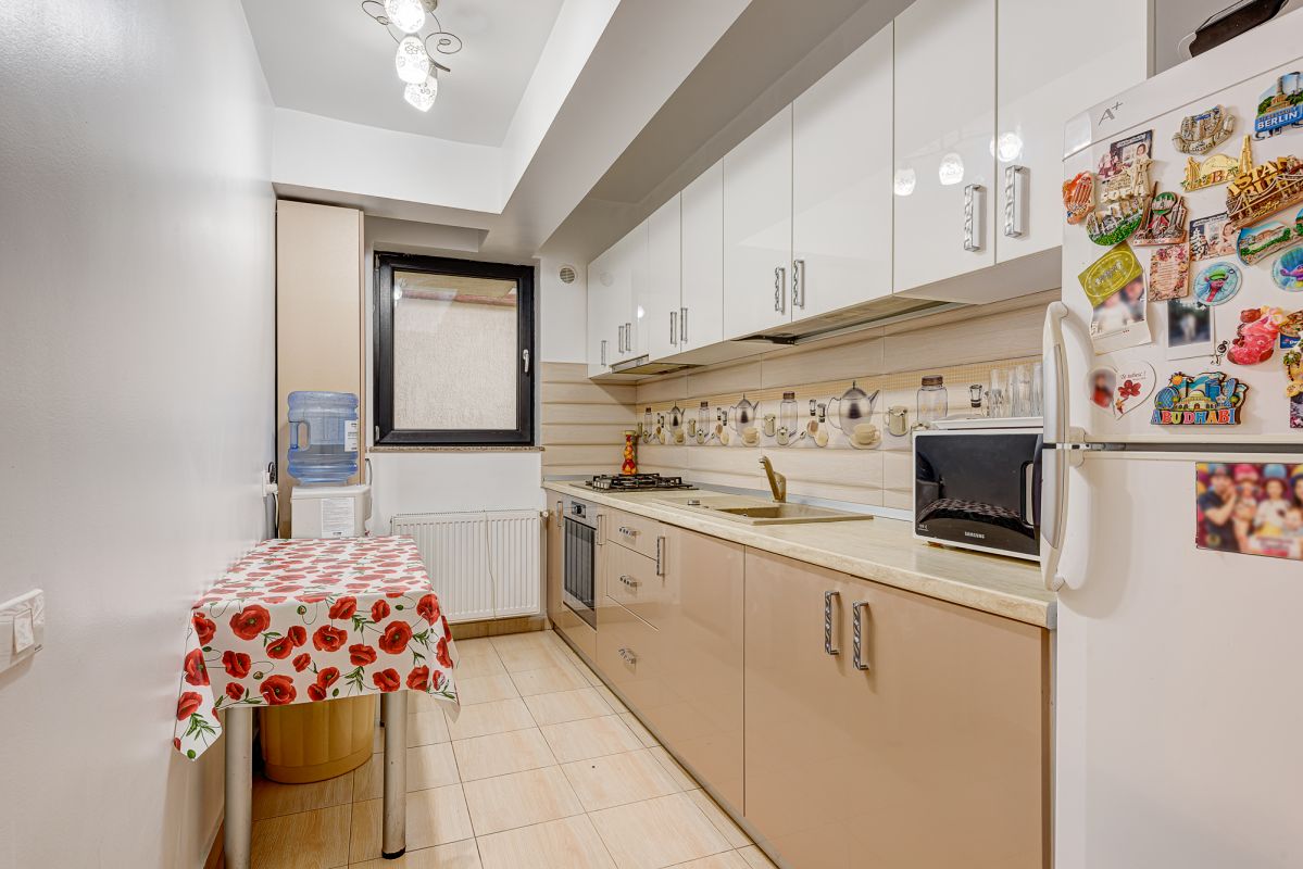 Apartament 3 camere cu curte interioara si garaj 4 parcari
