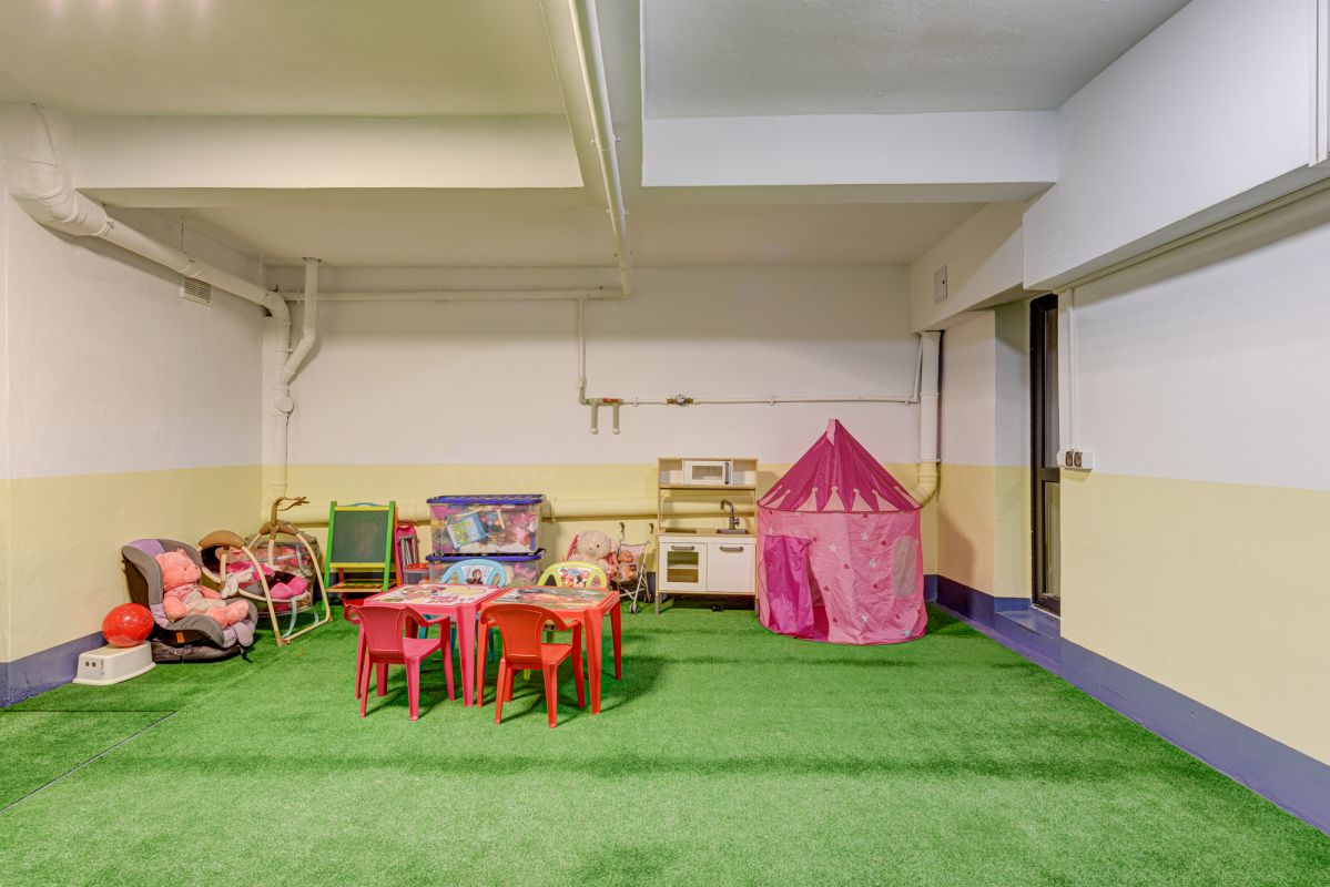 Apartament 3 camere cu curte interioara si garaj 4 parcari