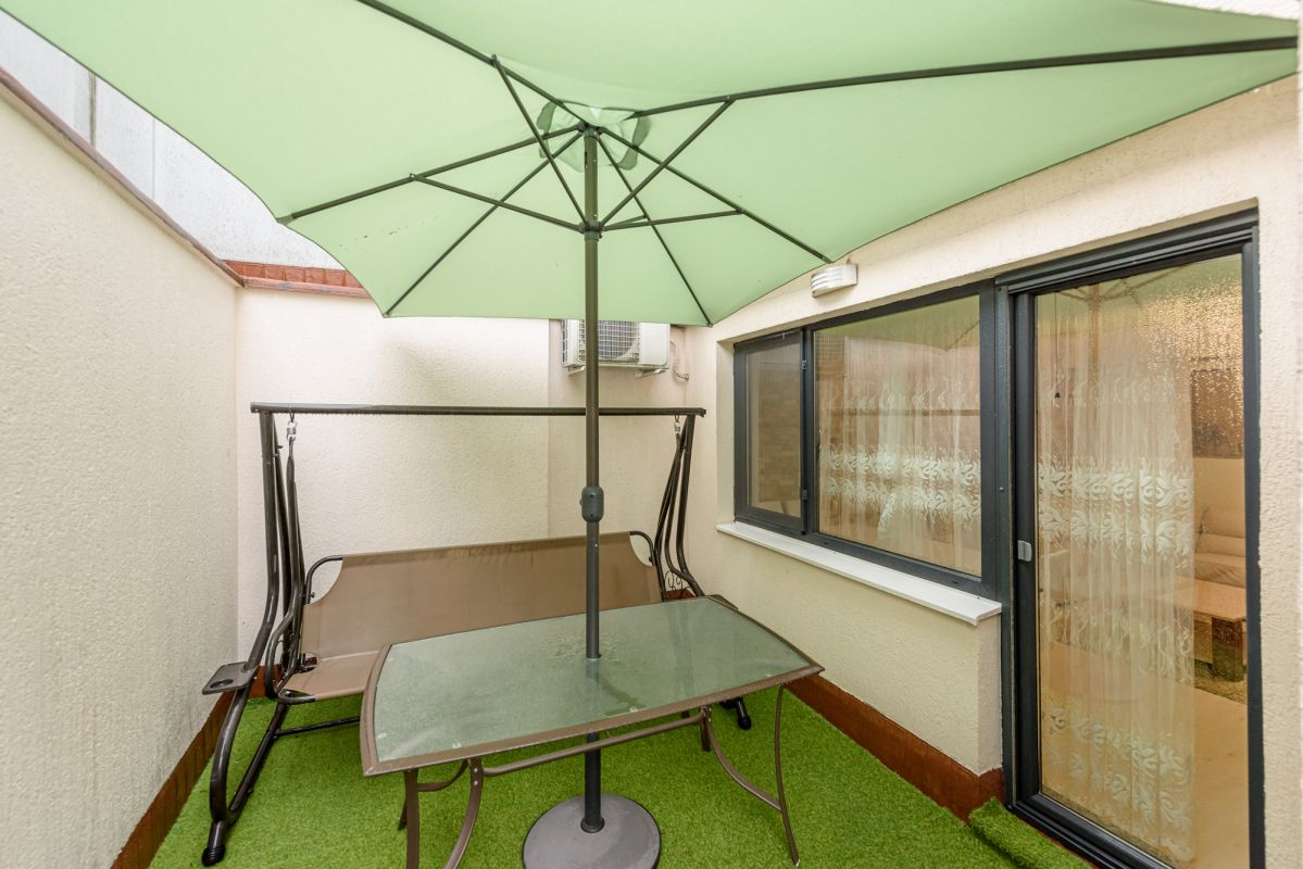 Apartament 3 camere cu curte interioara si garaj 4 parcari